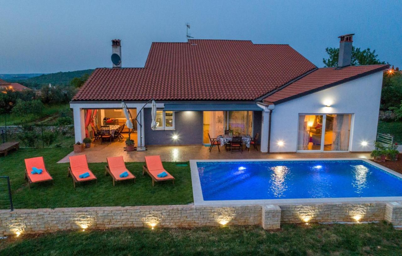 Modern Villa Di Rovigno With Pool, Hot Tub And Sea View Rovinjsko Selo Eksteriør billede